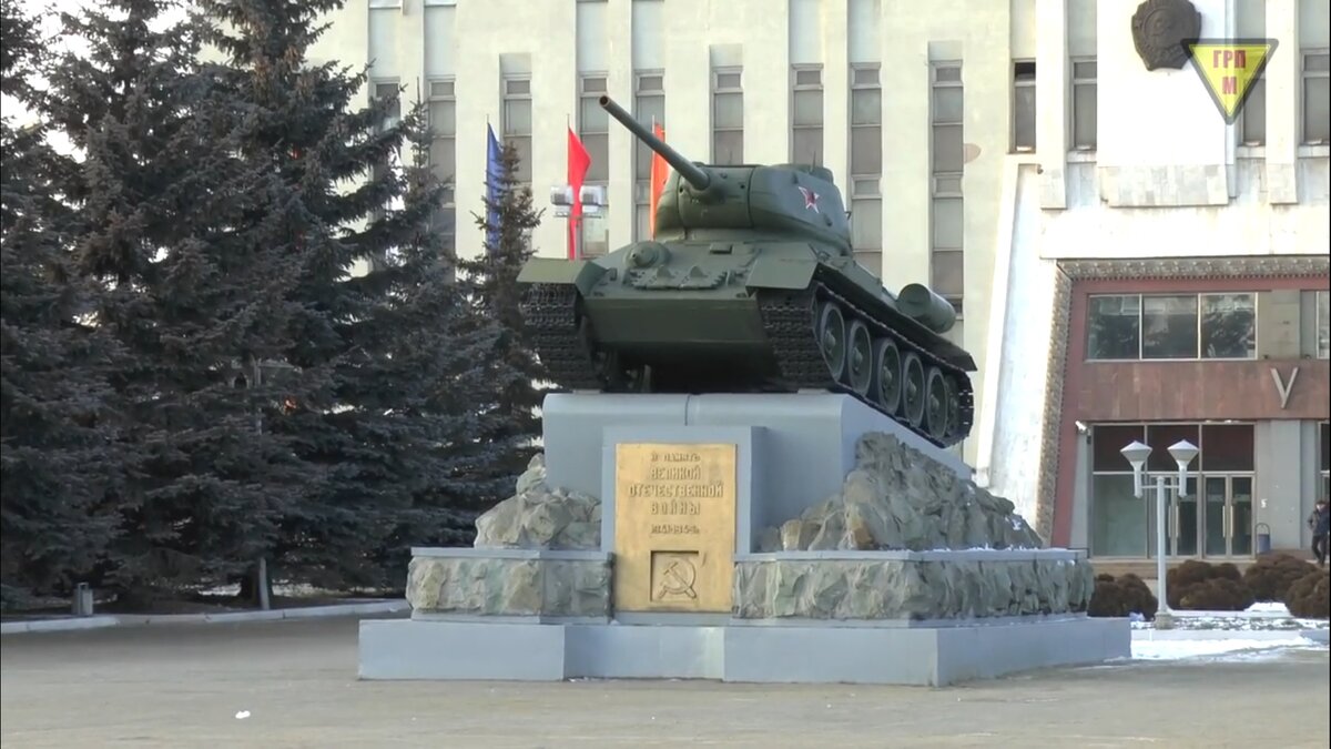 Увз нижний тагил. Танк УВЗ Нижний Тагил. Танк т-34 Нижний Тагил УВЗ. Проходная Уралвагонзавод Нижний Тагил. Танк на проходной УВЗ.