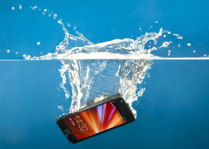 Телефон в воде