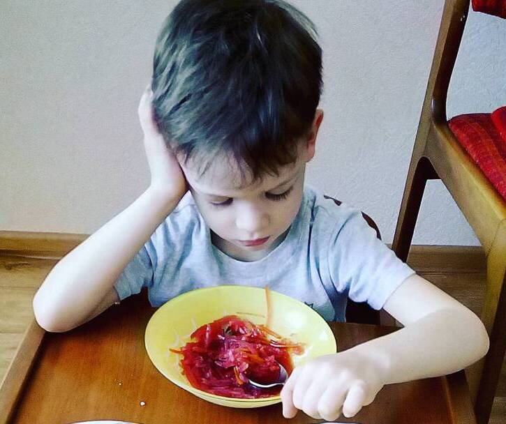 "Что-то не хочется борщ, но мама заставляет..."