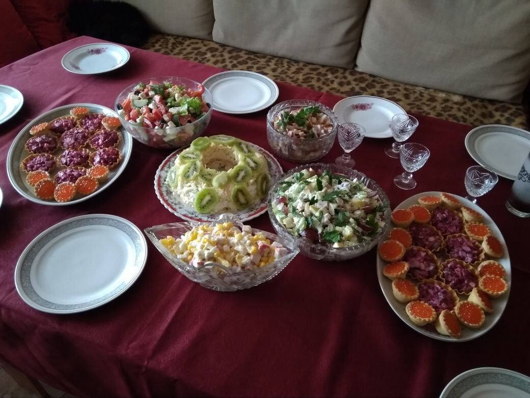 семейный торжественный стол с юбилея в этом году бабушки моей половинки. 