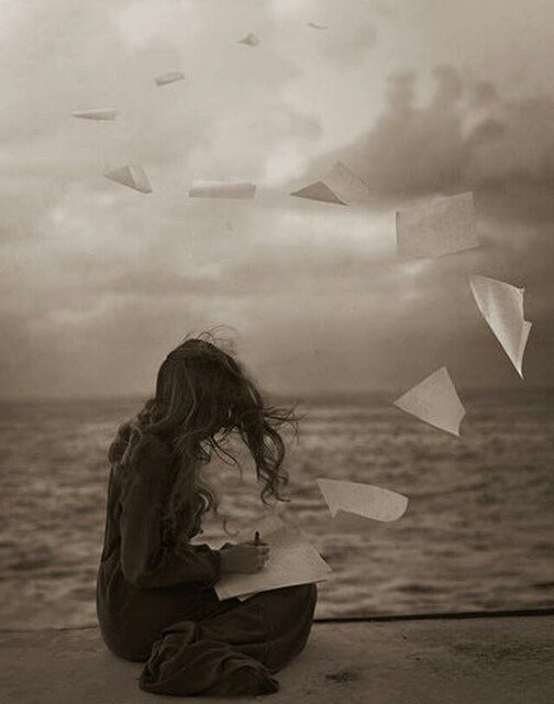 *** 
Я не могу тебя не любить,
Легче умереть..
Легче одной быть,
Чем с другими пытаться тебя позабыть...

Нет, я могу без тебя дышать,
Только вот дико охото кричать...! 
Я не могу той, что до тебя была стать
Устала уже от всего..! не хочу я молчать...! 

Мне хочется рядом с тобой засыпать, 
Но не дано мыслям моим существовать...! 
Я готова тебя любить и сколько надо ждать, 
Но все говорят :"клин клином надо боль выбивать!"... 

Устала от мыслей. Мне дико хочется спать,
Хочется дико любви, надоело мне ждать 
И в 5 ночи облик твой рисовать... 
Противник измен, но так устала молчать... 

Как делать, когда любовь безответная? 
Что делать и как вести себя? 
Будь собой и все равно что ты вредная
Научись любить себя и тогда полюбят тебя!!! 

Любовь что ты думаешь сейчас на века, 
Забудешь и  не пройдут  года...
Нет я не говорю что любовь ерунда, 
Но относись попроще слегка... 

Если ты любишь, значит ты жив...! 
Так морально тогда себя не убивай, 
Не изменяй, изменами мир не засоряй...! 
Мир этот и так очень уж лжив...

Если ты любишь и изменил, 
То морально считай себя погубил...!! 
Будь сильнее и жди
Возможно счастье очень рядом , на 2 шага всего впереди 😉
(Надежда Решетникова)