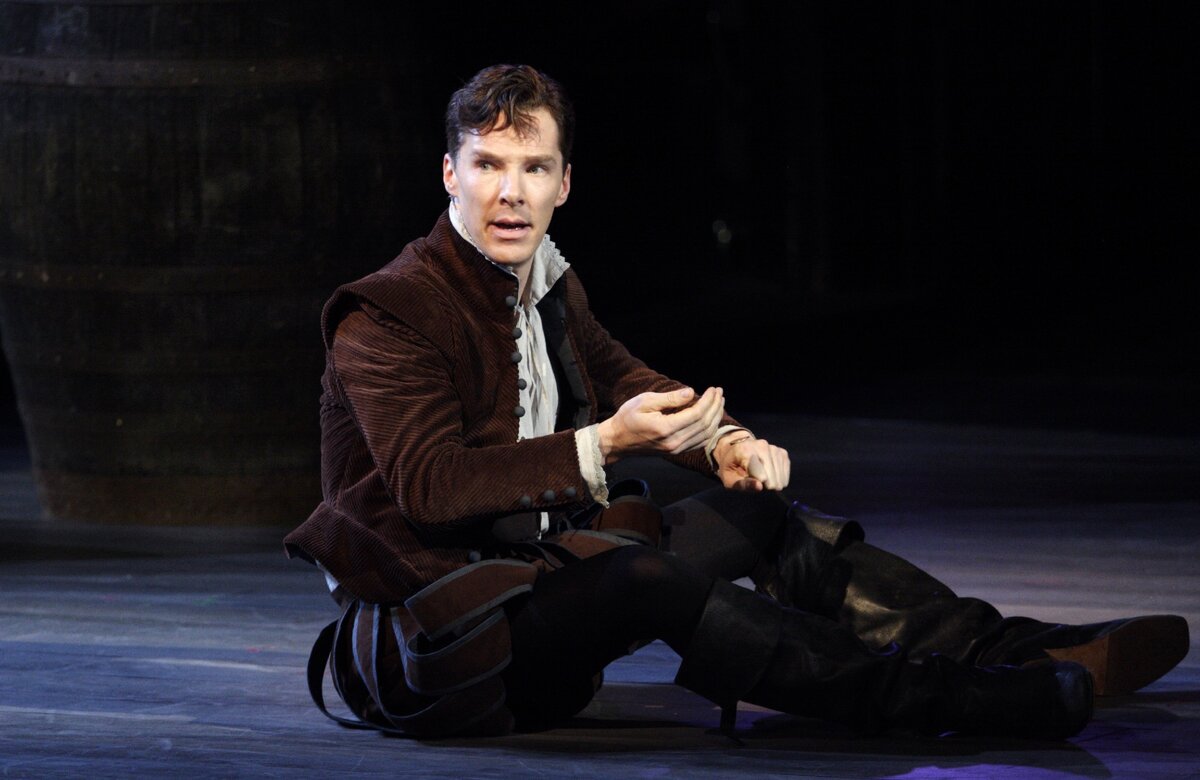 Актер. Один.  Картинка взята с сайта vokrug.tv