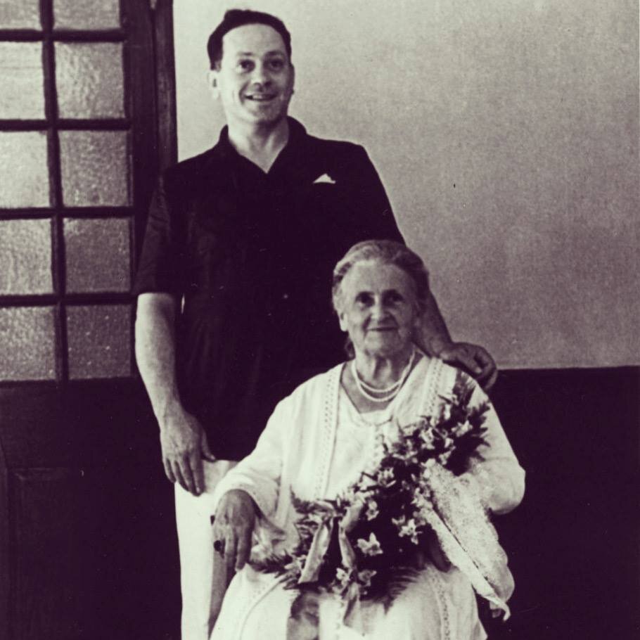 Мария Монтессори с сыном Марио. Фото взято из открытых источников.