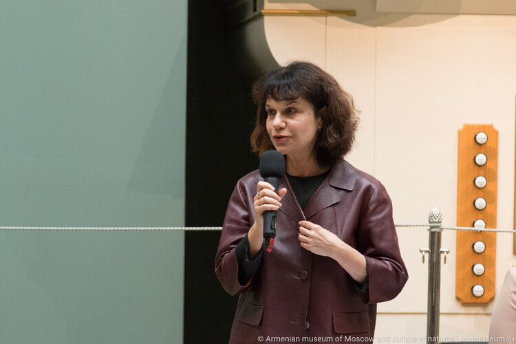 Марина Лошак