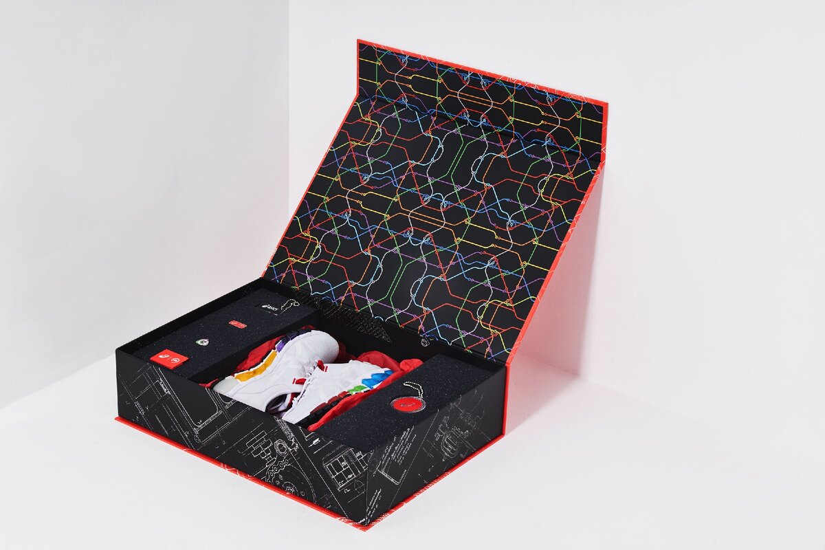 Коробка кроссовок