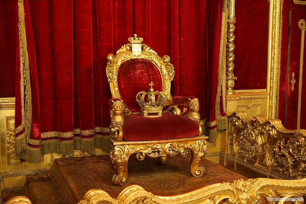 Престол трон. Царский трон Российской империи. Королевская трон для королевы. Трон императора России. Королевский трон в тронном зале