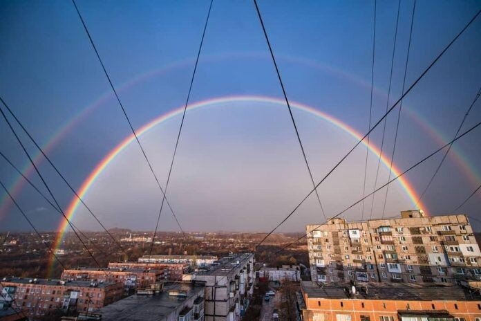 Вид с моего дома, необычная радуга. 