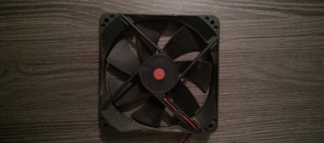 Красная точка - резиновая заглушка.