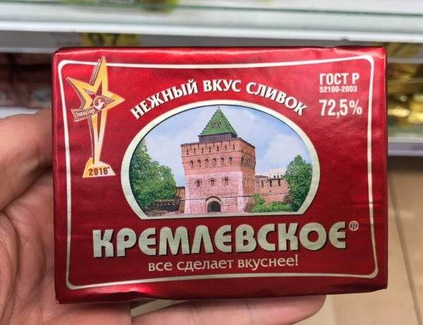 На заметку! 
Не может качественный концентрат молочного жира стоить копейки, поэтому лучше съесть небольшой кусочек дорогого и хорошего сливочного масла от проверенного производителя. Еще сливочное масло можно заменить растительным.