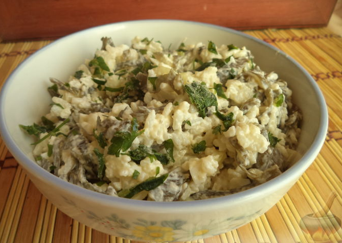 Простой вкусный и оригинальный салатик!