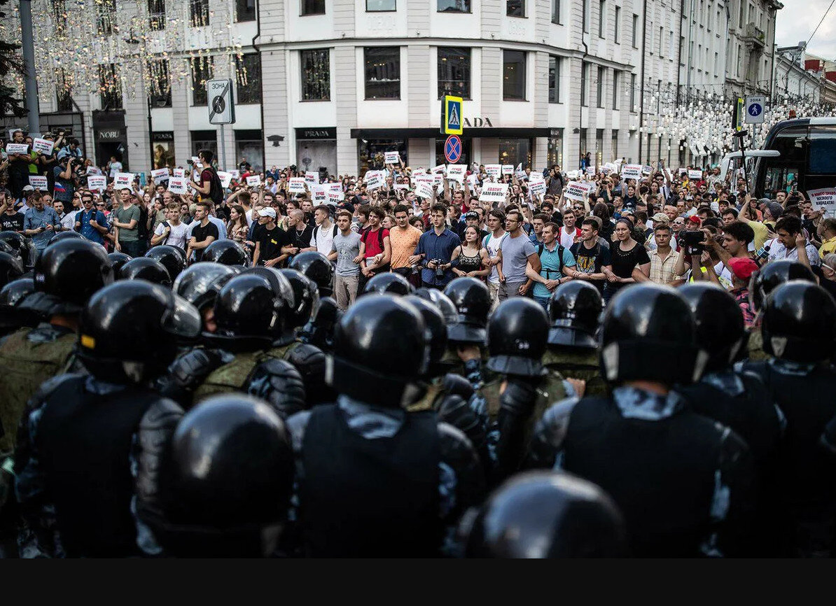 "космонавты" против своего народа