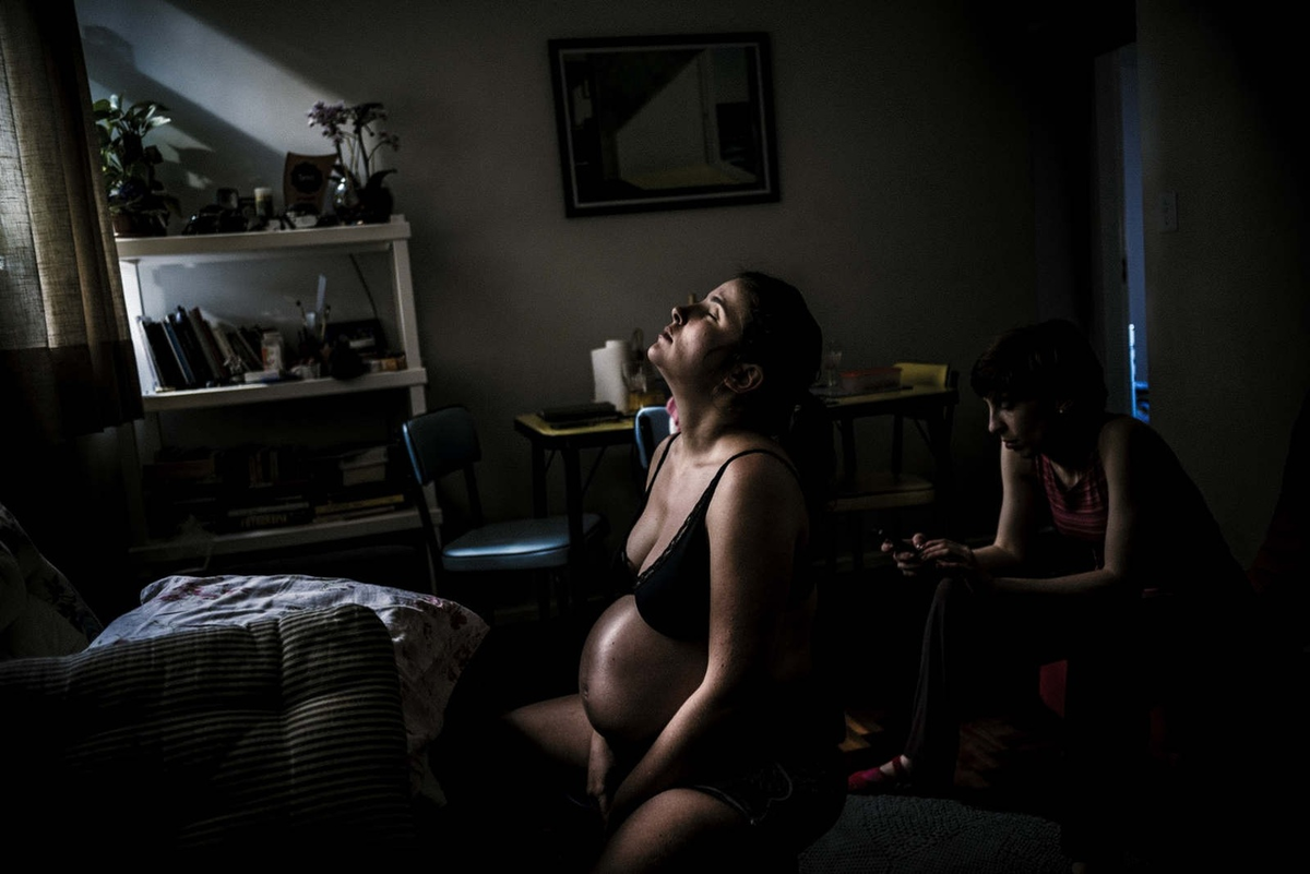 Беременные женщины в фильмах. Домашние роды фотосессия. Домашние роды бразильского фотографа.