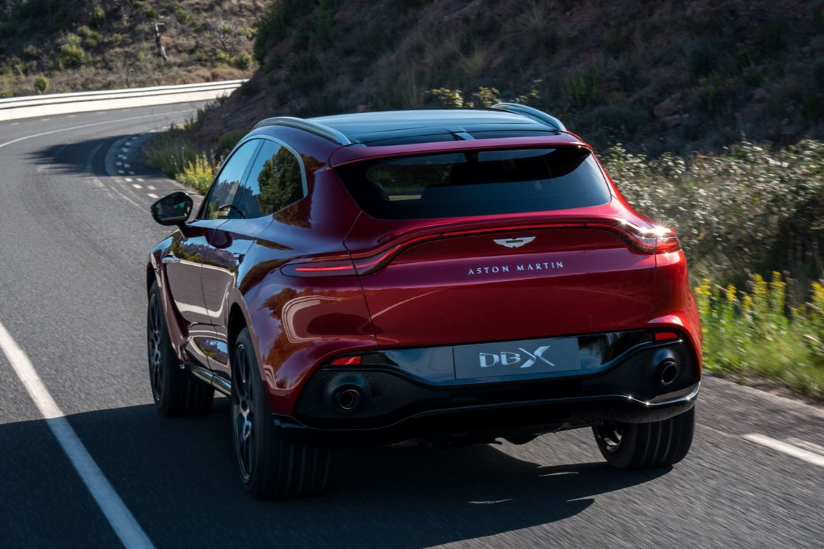 Хорошие машины 2020. Aston Martin DBX. Aston Martin DBX vs. Aston Martin DBX Crossover. Aston Martin SUV.