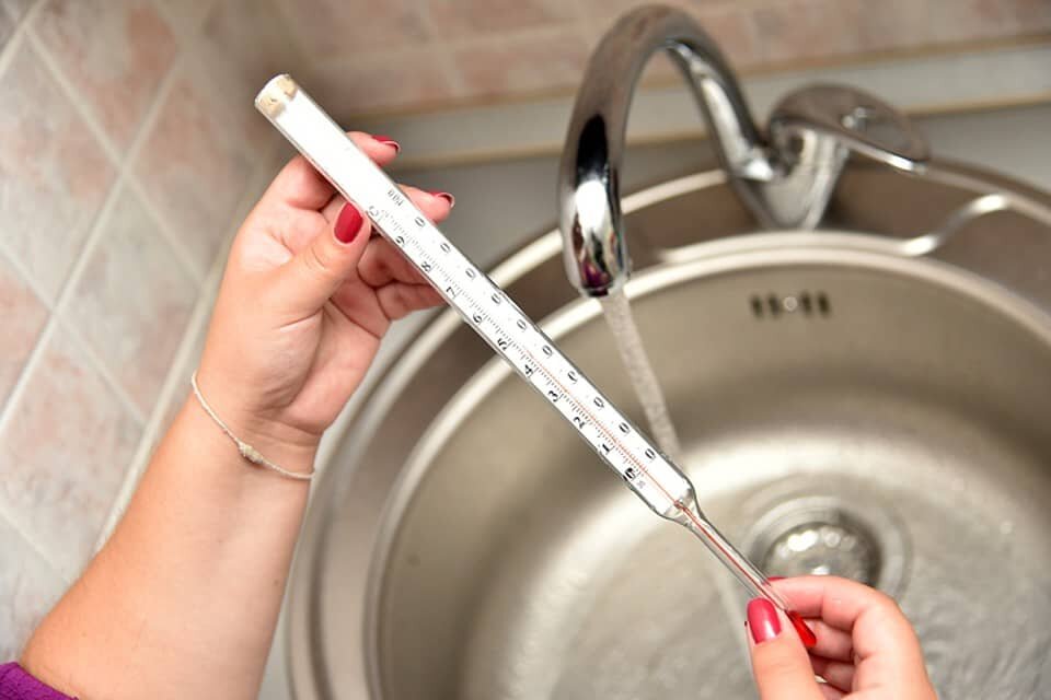 картинка с сайта https://yandex.ru/news/story/ZHiteli_bryanskoj_mnogoehtazhki_zhaluyutsya_na_kholodnuyu_vodu_vmesto_goryachej--ab534ab5372c7dd6ac19bda9857fccf5?lang=ru&from=rss&stid=by9ippjs