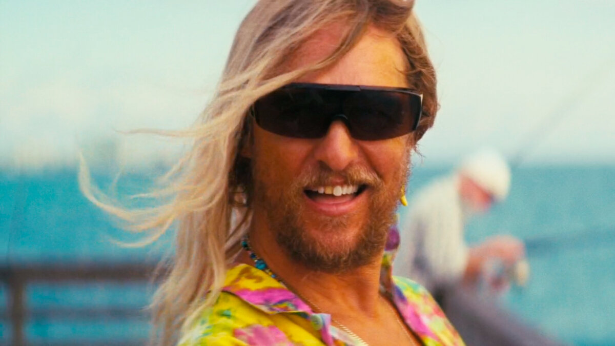 Лунный пес в исполнении Мэттью МакКонахи. Комедия «Пляжный бездельник»