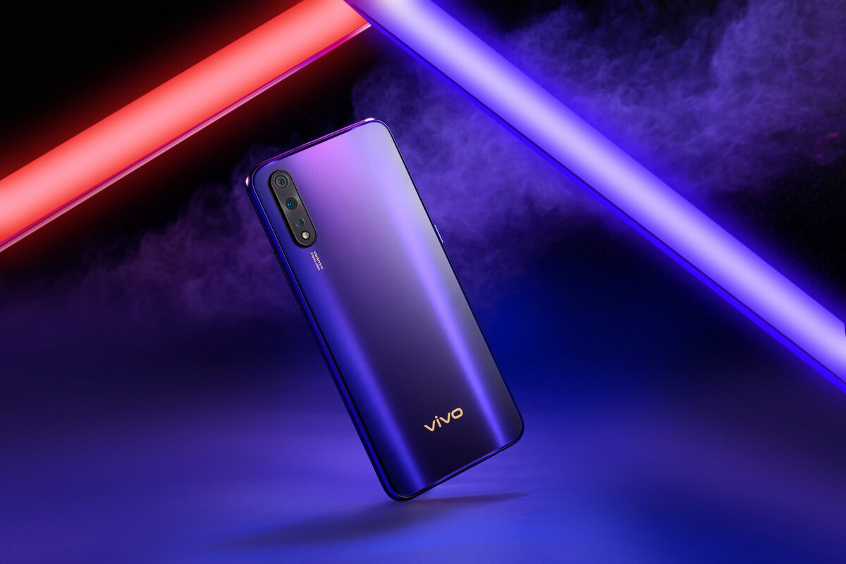 Z смартфон. Vivo z5. Смартфон без подбородка. Смартфон промо
