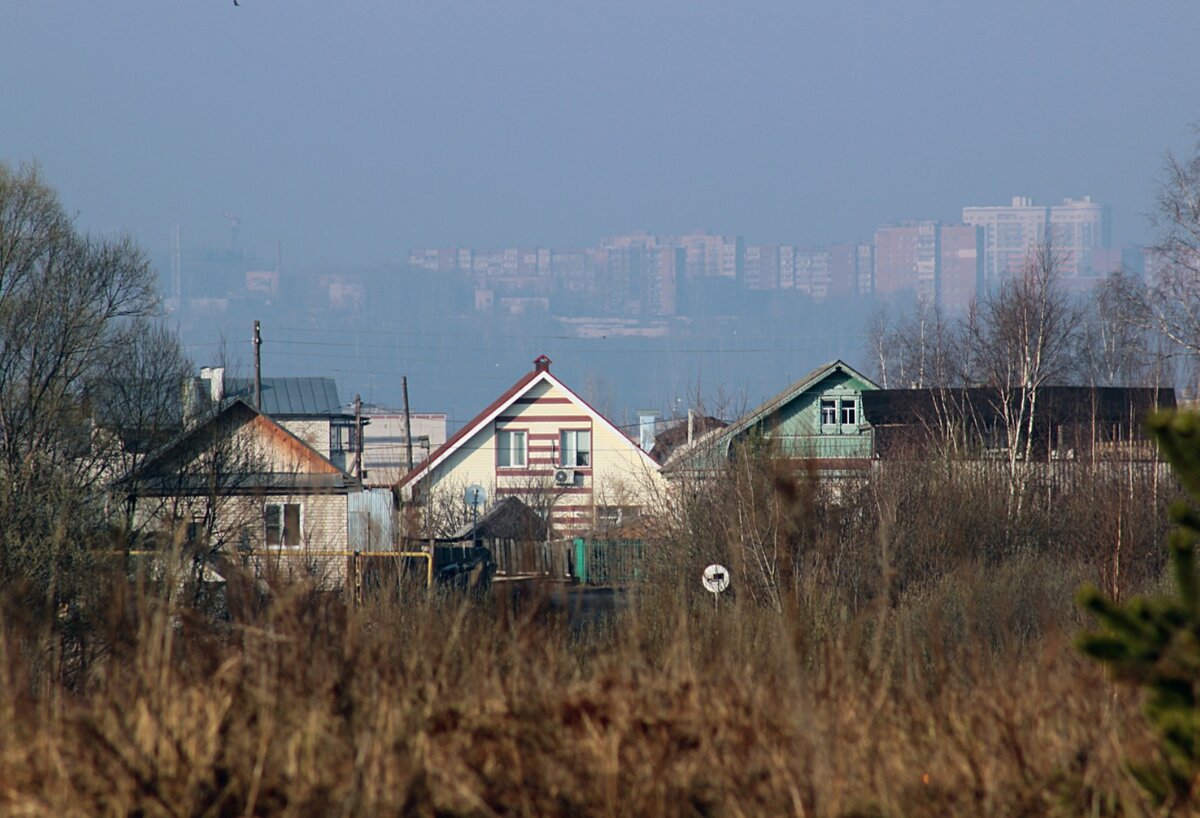 Деревня теперь. Из города в деревню. Город и деревня фото. Абуса деревня или поселок. Где лучше жить в городе или в деревне.