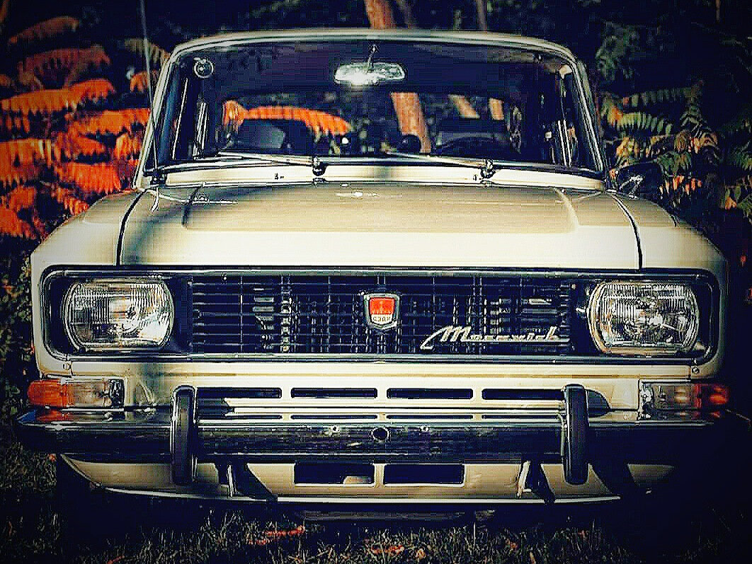 Москвич-2140 цвета "Арктика". Как выяснилось, в советском автопроме были ещё и не такие названия цветов. Фотография взята из открытых источников.