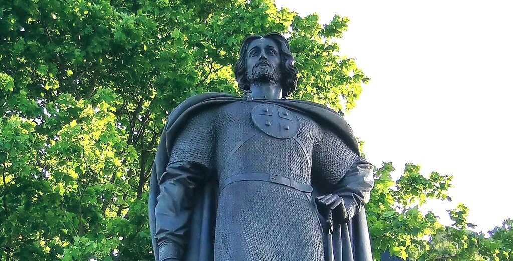 Фрагмент памятника Александру Невскому в Усть-Ижоре