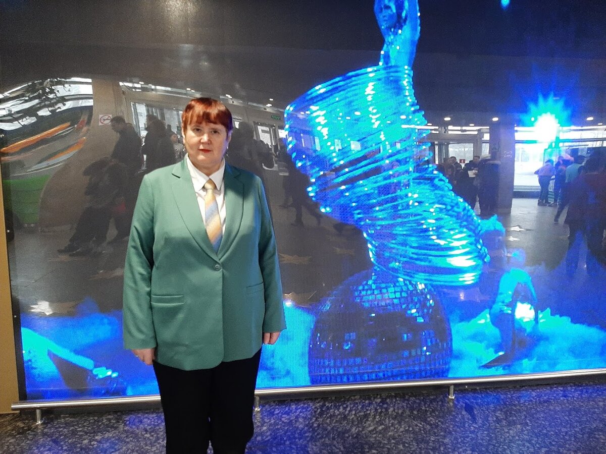  Мы ждали соседку в фойе Я имею ввиду не я и галстук. Я и моя семья.