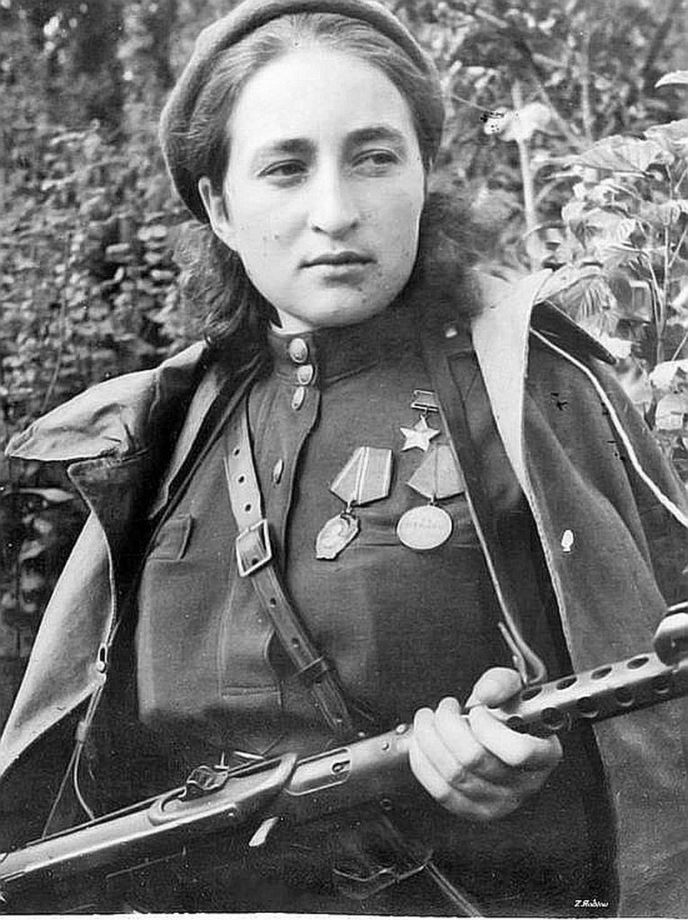 Герои великой отечественной фото. Мария Захаровна Щербаченко. Мария Щербаченко герой советского Союза. Мария Щербаченко (1922—2016). Щербаченко Мария Захаровна (1922-…г.г.)
