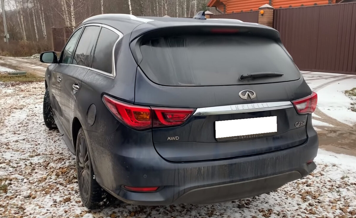 Проем багажника большой, широкий, складывать и доставать вещи удобно. В комплектации есть открытие задней двери движением ноги под бампером - очень удобно.