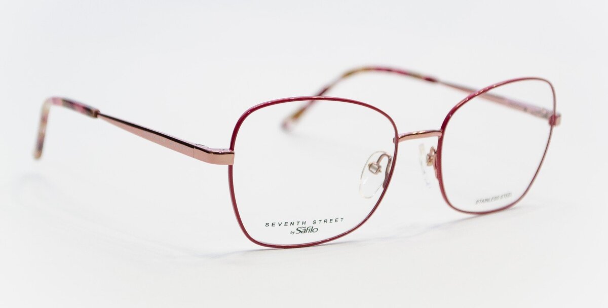 В статье использованы фотографии оправ из ассортимента Оптики «Точка Зрения».