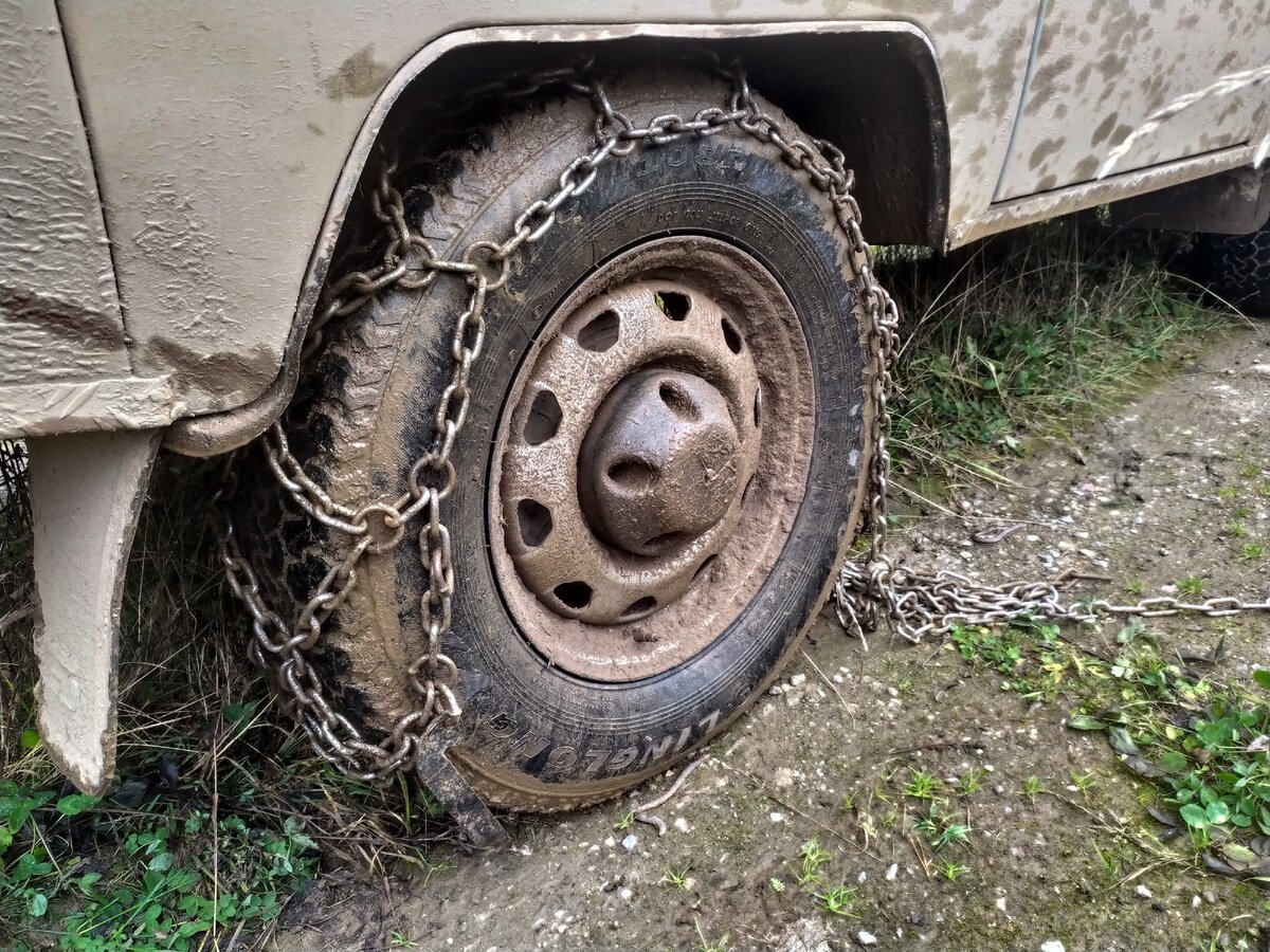 В процессе надевания