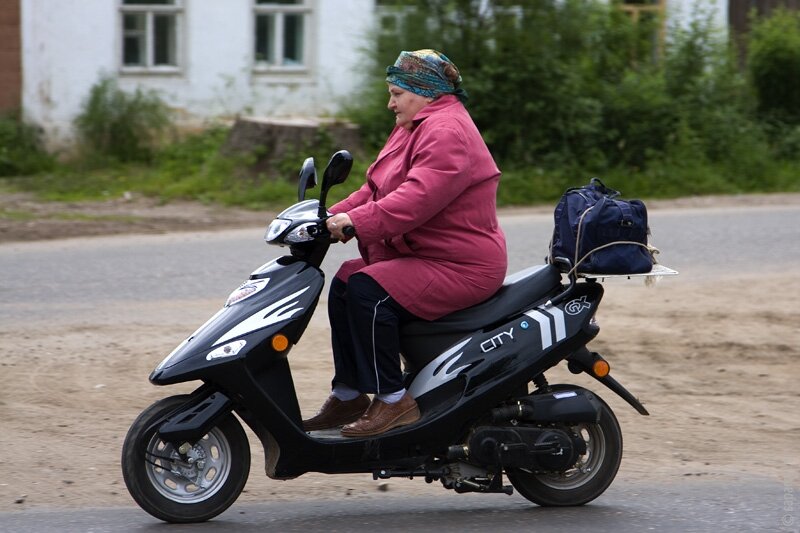 Мопед в городе
