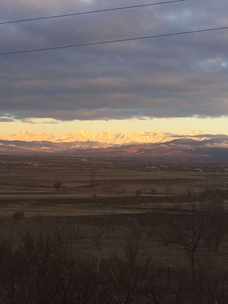 Рассвет в Кавказских горах, где-то в районе Гори