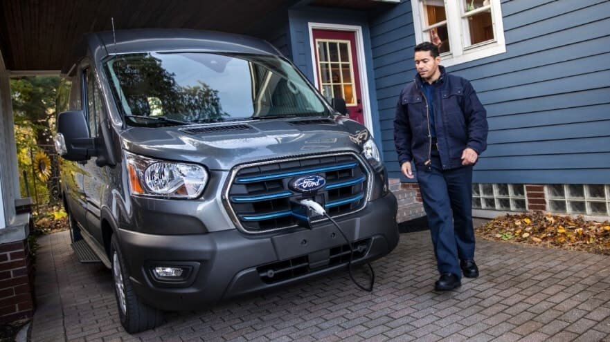 подключаемый гибрид Transit - фото Ford