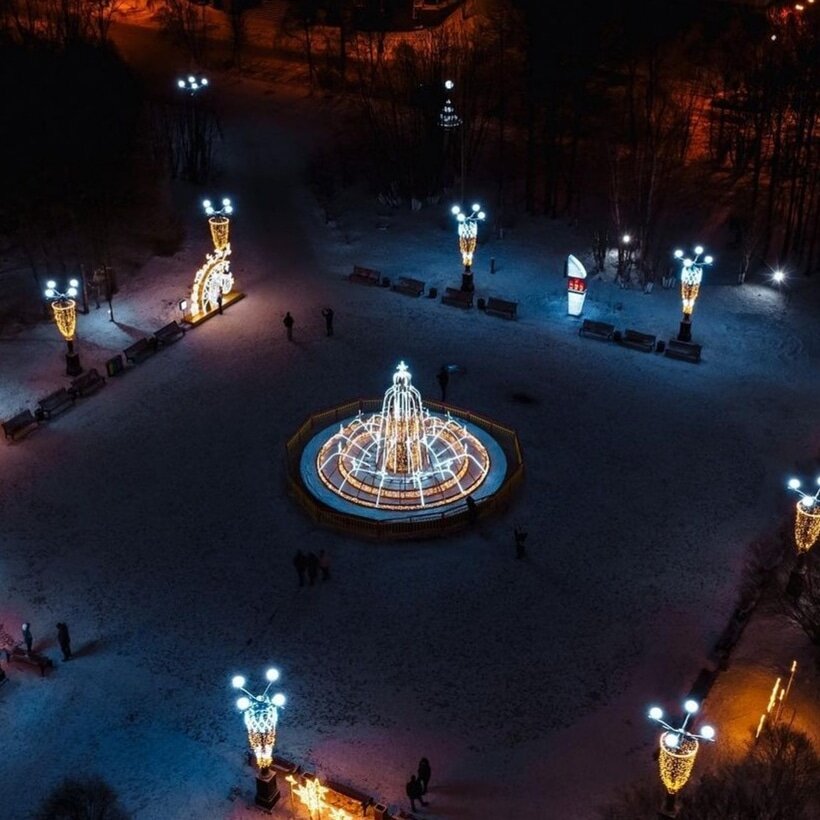 Центр Мурманска украсят героями "Смешариков", фонтаном, «люстрой», световыми потолками и многим другим. Власти областного центра рассказали о подготовке города к Новому году. 