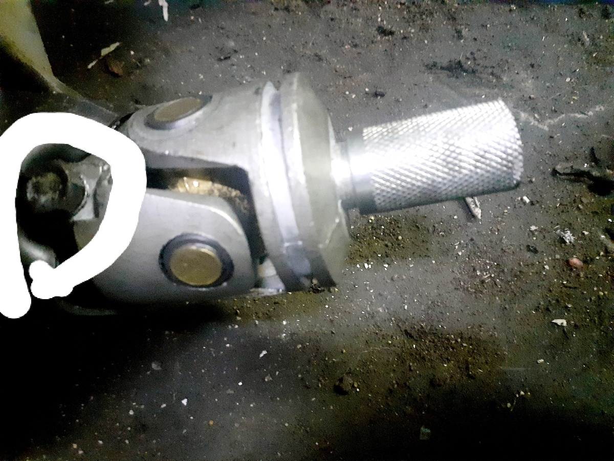 Болт крепления кулисы.