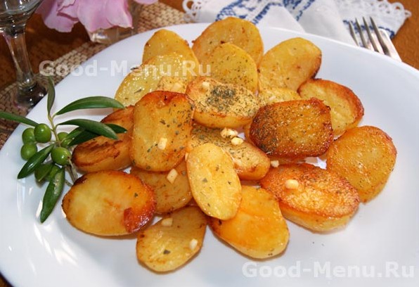 Картошка, запечённая в духовке с чесноком - Лайфхакер