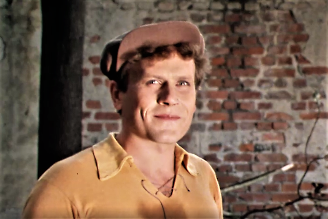 Борис Невзоров в роли Ильи Волгина. Кадр из фильма "Город над головой" (1985)