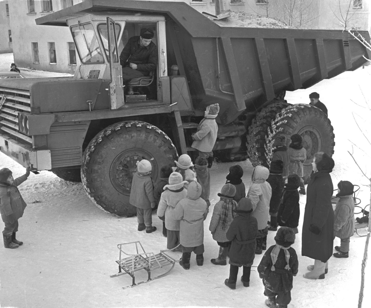 Самый большой и мощный грузовик в истории человечества. Белорусский атлант  по имени БЕЛАЗ (часть I) | Авто Энциклопедия | Дзен