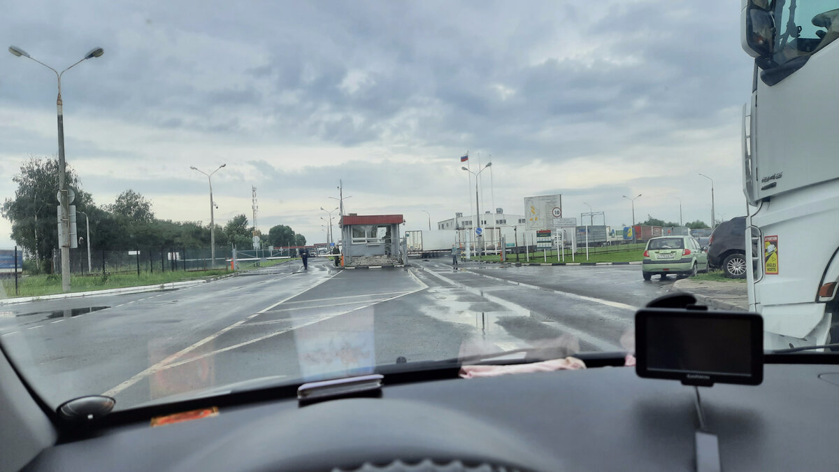 Впереди государственная граница, а за ней совершенно новая жизнь.