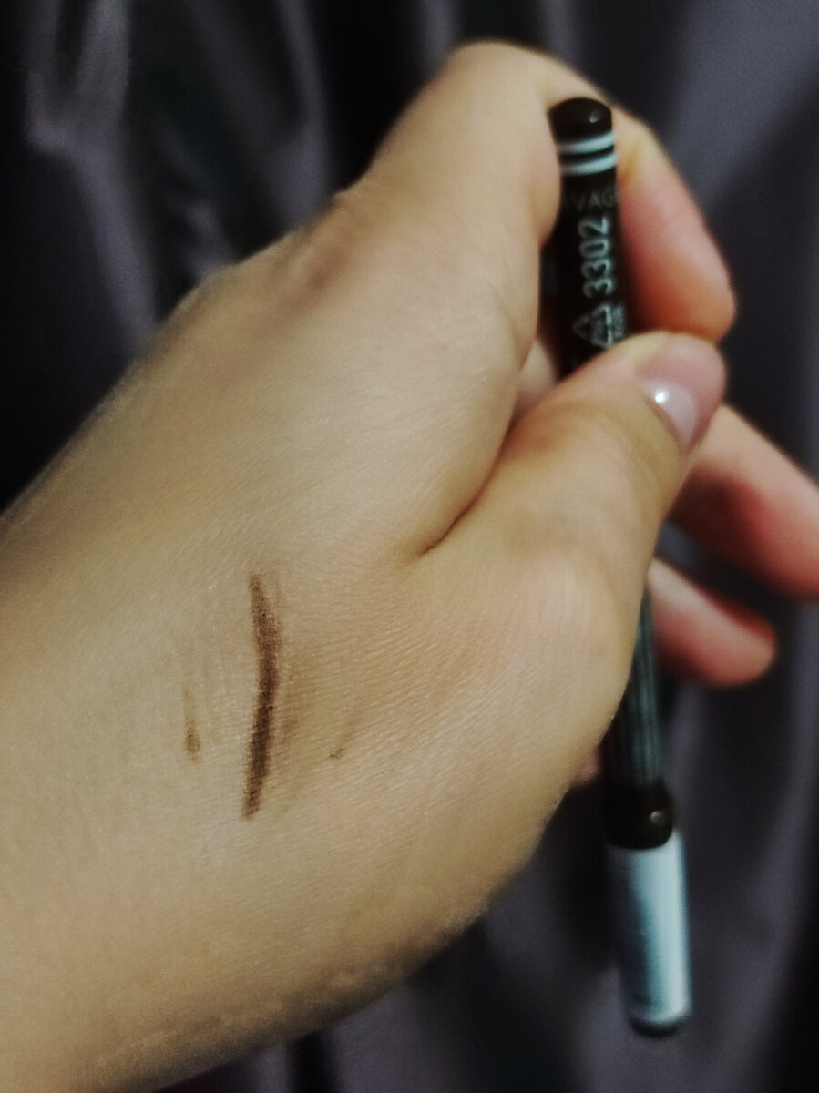 Коричневый цвет, на руку наложился идеально.