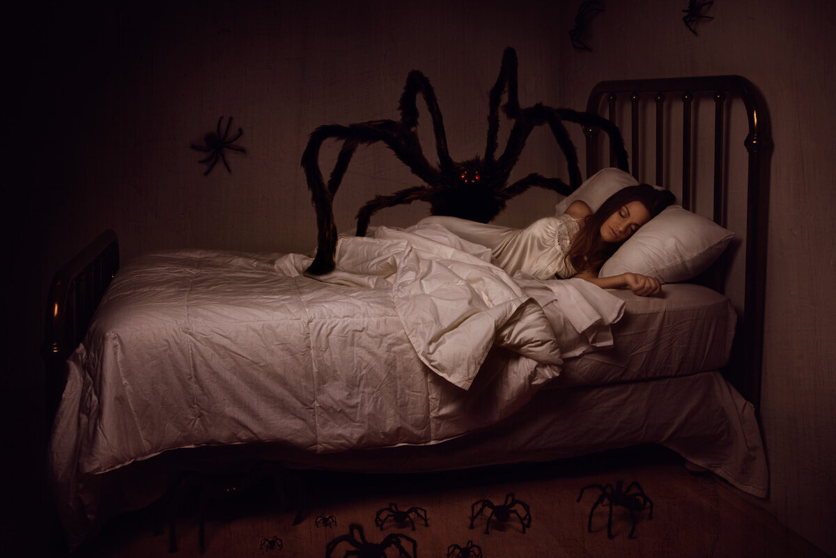 Сонный паралич бабадук. Все происходит в страшном сне. Сонный паралич инкубус. Почему нам снятся сны. Все происходит в страшном сне.