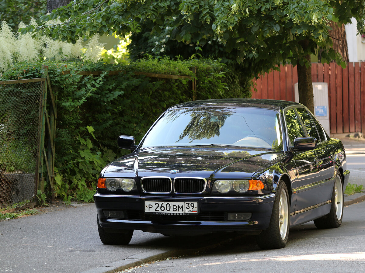 BMW 7-й серии в кузове E38 1994 года выпуска