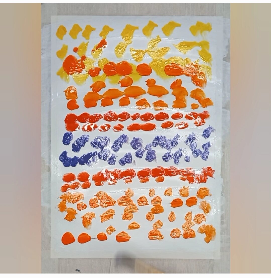 Грунтовка и сверху "точки без логики")))