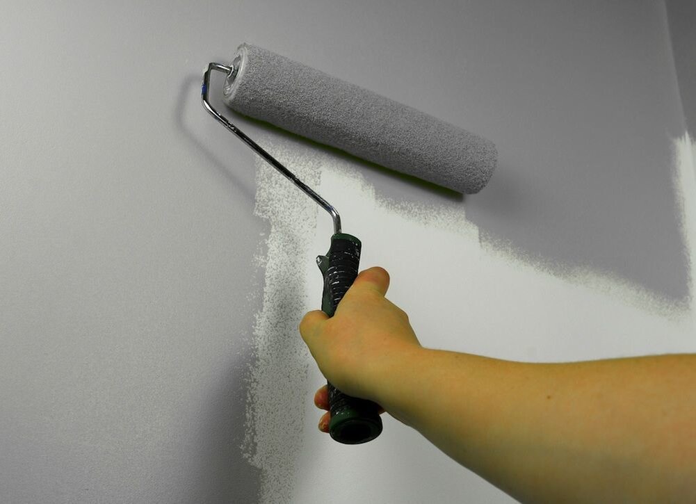  Специалисты уверены, что купить хороший валик для покраски – это верный шаг на пути к идеальному ремонту. Во всяком случае, если речь идет о финишной отделке стен или побелке потолка.-12