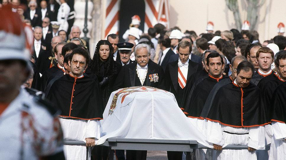 Певчая на похоронах это. Принцесса Монако Грейс Келли похороны. Похороны принцессы Грейс Келли.