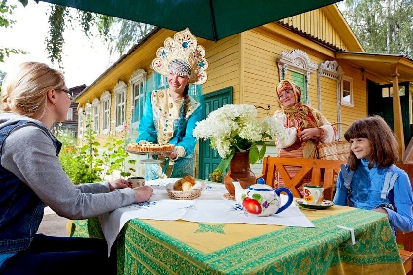 Счастливые туристы