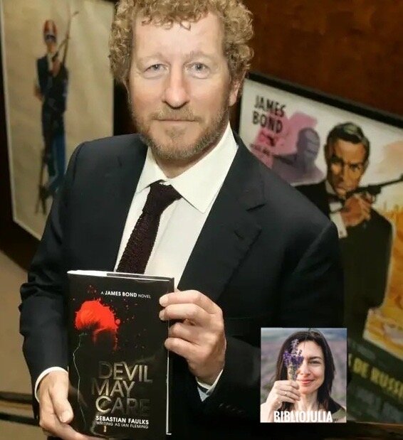 Вот она, книга про Бонда. Солидно получилось