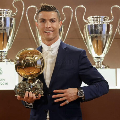 Криштиану Роналду с золотым мячом 