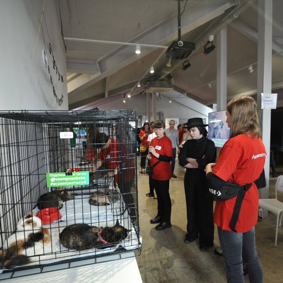 Сотрудники и подопечные фонда «Подарок судьбы»