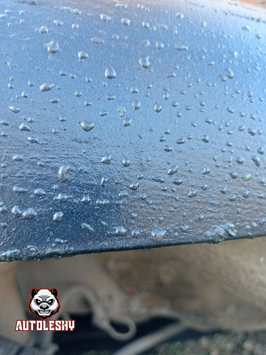 Вот таким образом у нас собиралась обезжириватель а причиной поступил под старым лакокрасочным материалом была жировая или герметиком натертая полировальная паста. Хотя как говорится дешево и сердито.