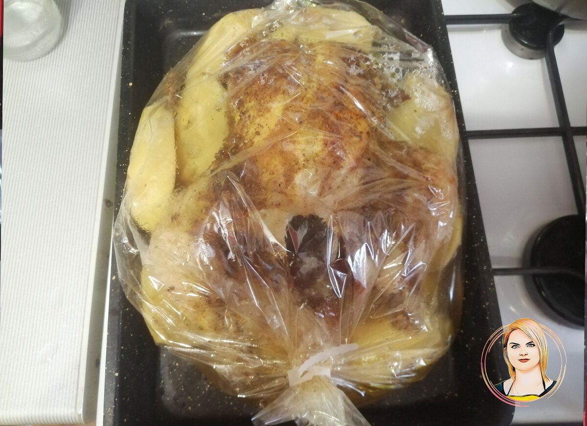 Целая курица запечённая в рукаве в духовке