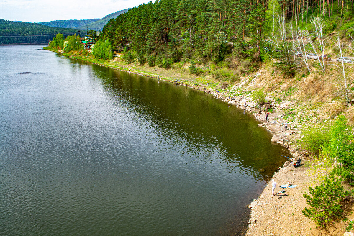 "Пляж" левый берег Маны 18.05.2022 год. И здесь тоже «Солнце, река, а ПЛЯЖим на помойке».